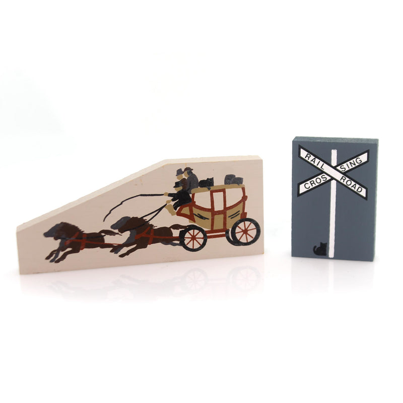 Cats Meow Village WESTERN ACCESSORY SET 2 Retired Rail Road Wagon Acc West Set/2