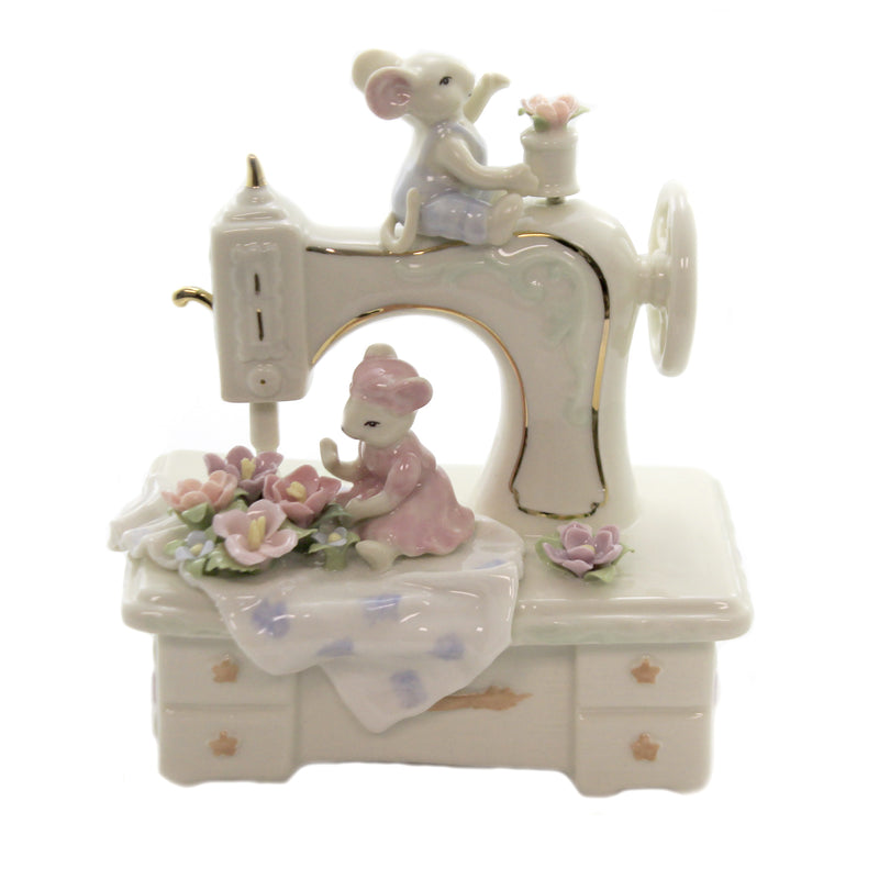 (45127) Figurine Mice With Sewing Machine, 5.50 Inch, Spool Thread Quilt 58022