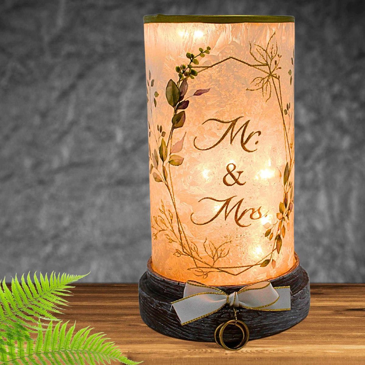 Stony Creek Mr & Mrs Hurricane Pre-Lit - - SBKGifts.com