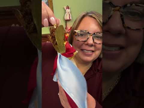 De Carlini Italian Ornaments Nativity Angel With Myrrh - - SBKGifts.com